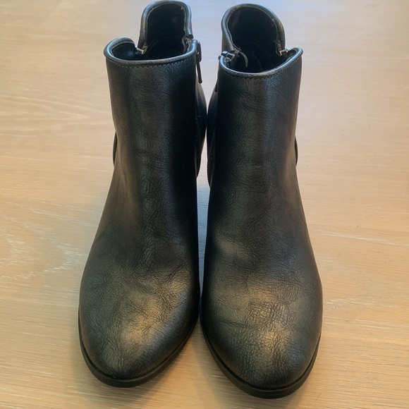 Style & Co Daniel Booties in Size 6M, inside zippers, new in box - Picture 4 of 10